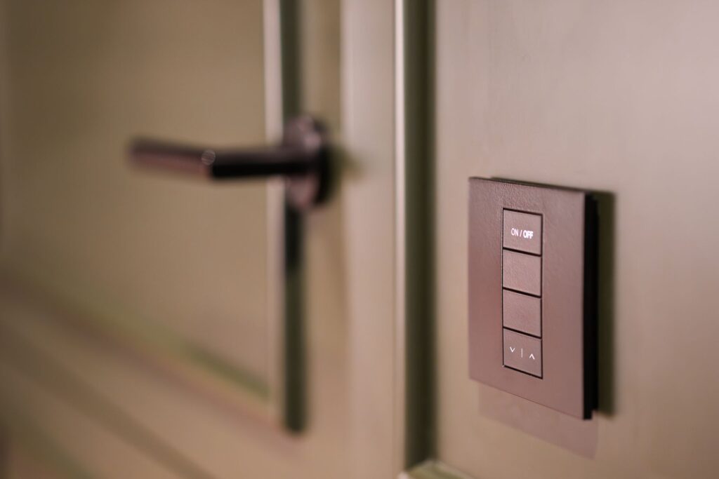 Smart lighting wall keypad